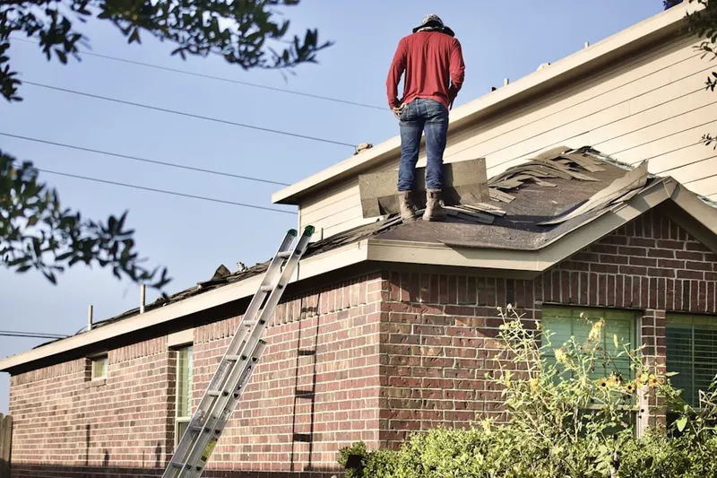 Professional roofer working on a residential roof in Del Harbour